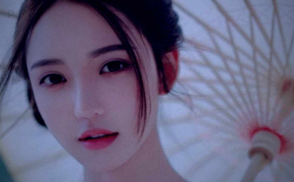 兰桂坊冲突现场视频疯传：男子使“龙抓手”掀翻女子，引发公共安全与性别暴力反思