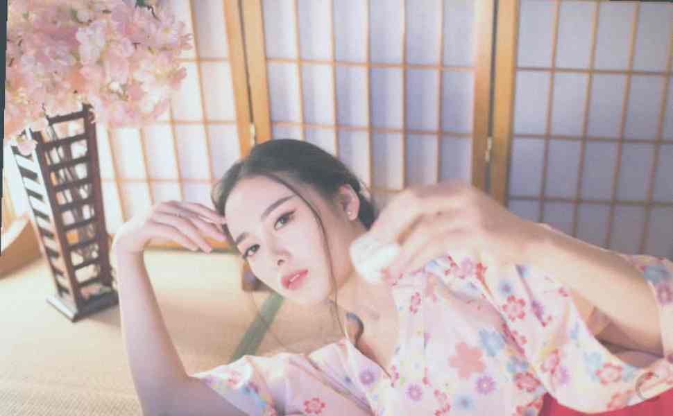 网友热议：越南美女阮玉英私密视频流出，自娱自乐不够找炮友，满身大汗太劲爆