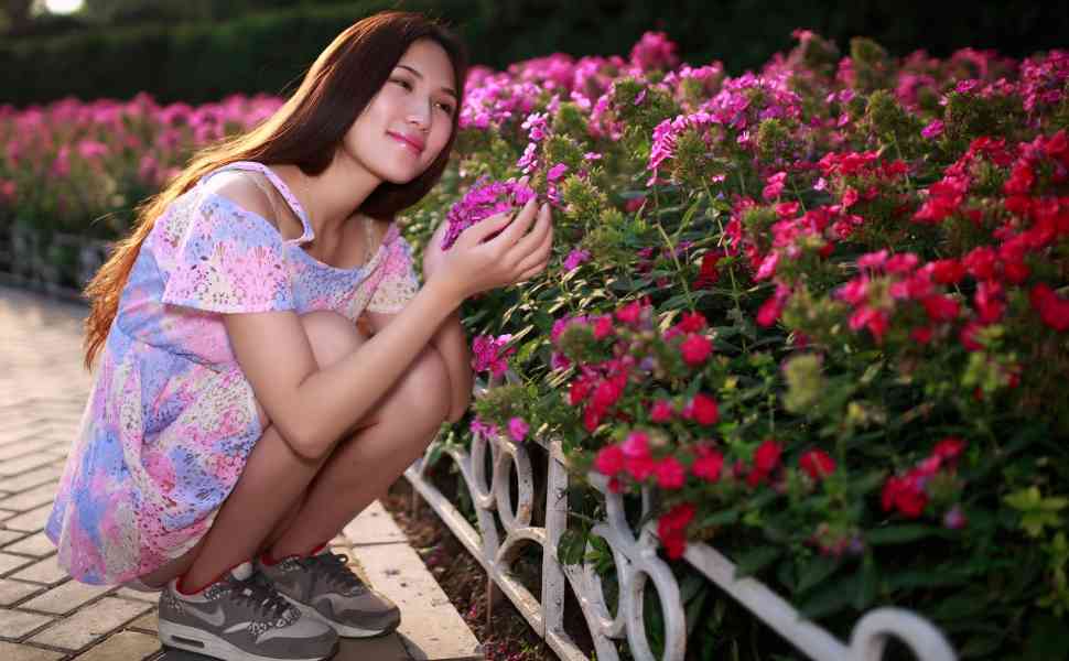 炸裂！微密圈女神白银81私密影像外泄！珍珠内裤若隐若现，这谁顶得住？！