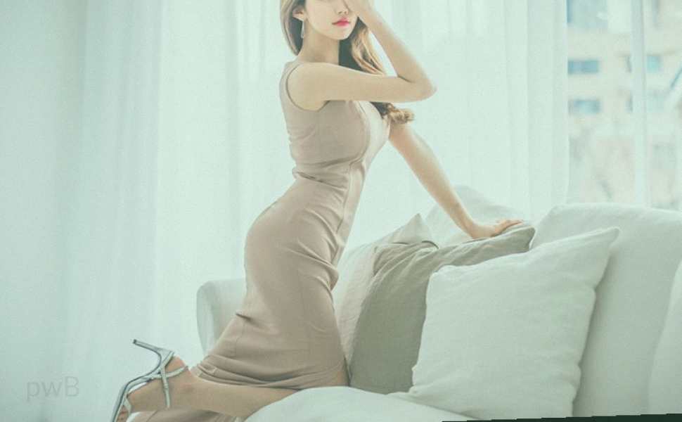 揭秘抖音网红亲亲小渝20万粉背后：金主高价定制拍摄，低角度蜜桃臀引爆热议