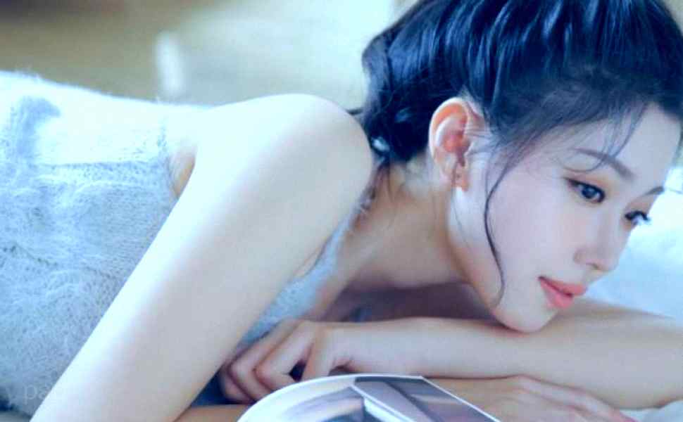 柳州一高校女学生私生活混乱引热议：分手后遭前男友曝光亲密内容