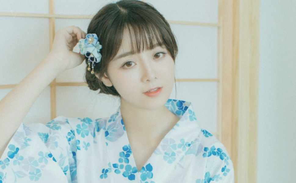 18岁东莞夜店DJ刘晓露被爆“捞女”操作：一边圈老板钱、一边出轨劈腿，舔狗被甩后气得捶地！