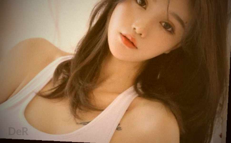 BIGO LIVE女主播草帽疯狂自慰视频流出，性感嫩模骚穴玩到失控！