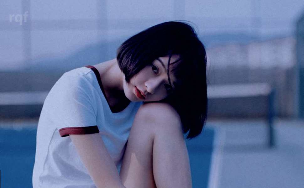 废柴宅女摇身变若叶睦？白虎萝莉扣穴骑假鸡巴狂浪根本停不下来！