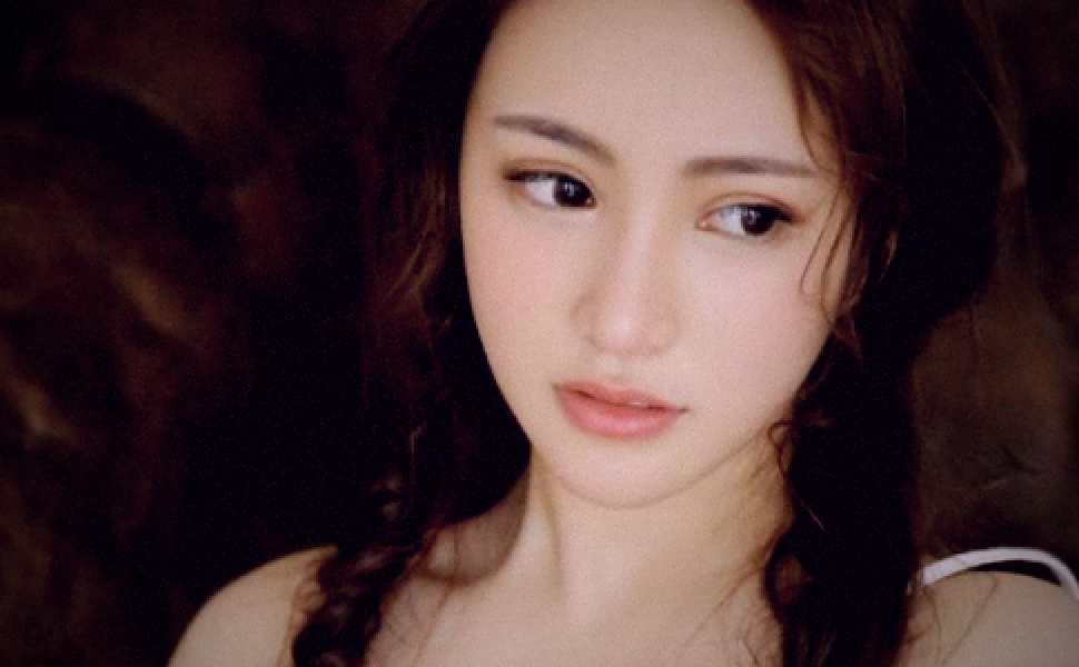 混血福利姬poppygirl绫濑桃COS尺度全开：黑丝足交与疯狂自拍实录